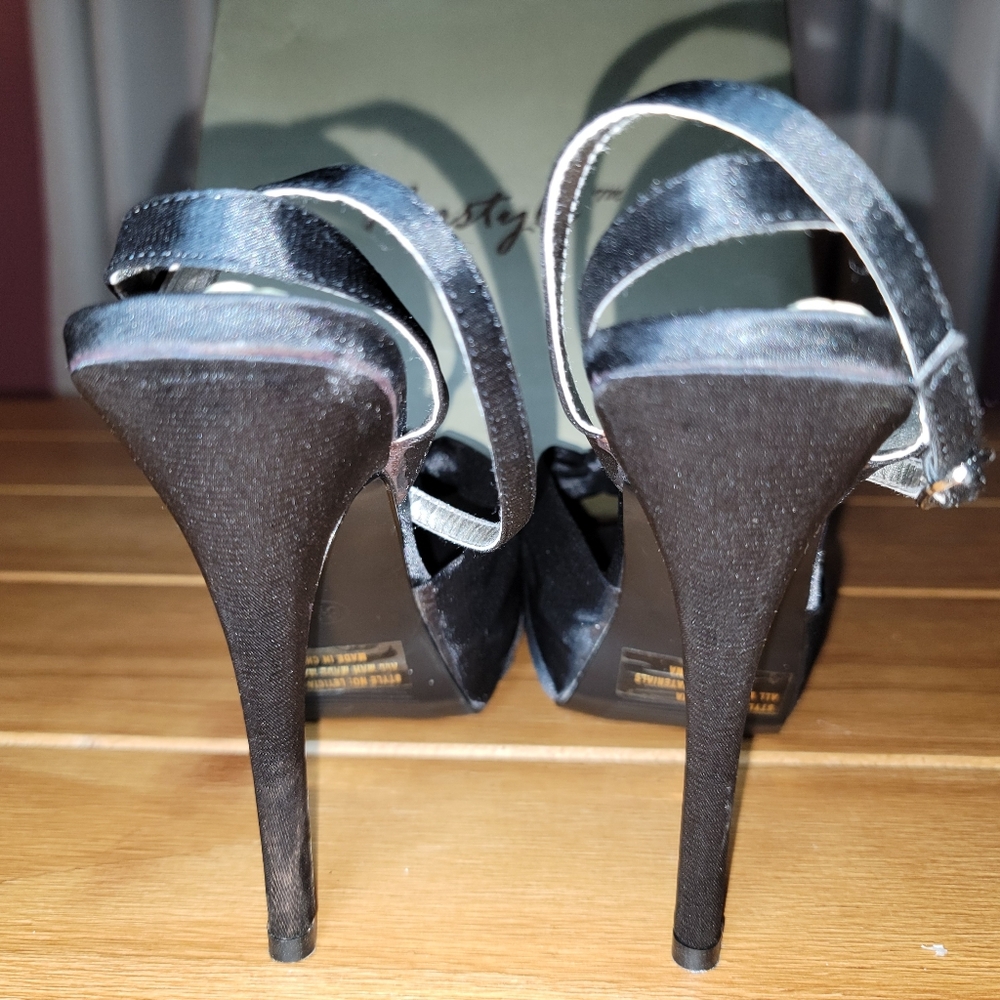 Herstyle 'Leticia' Heels - Size 6.5‎ - Picture 3 of 6